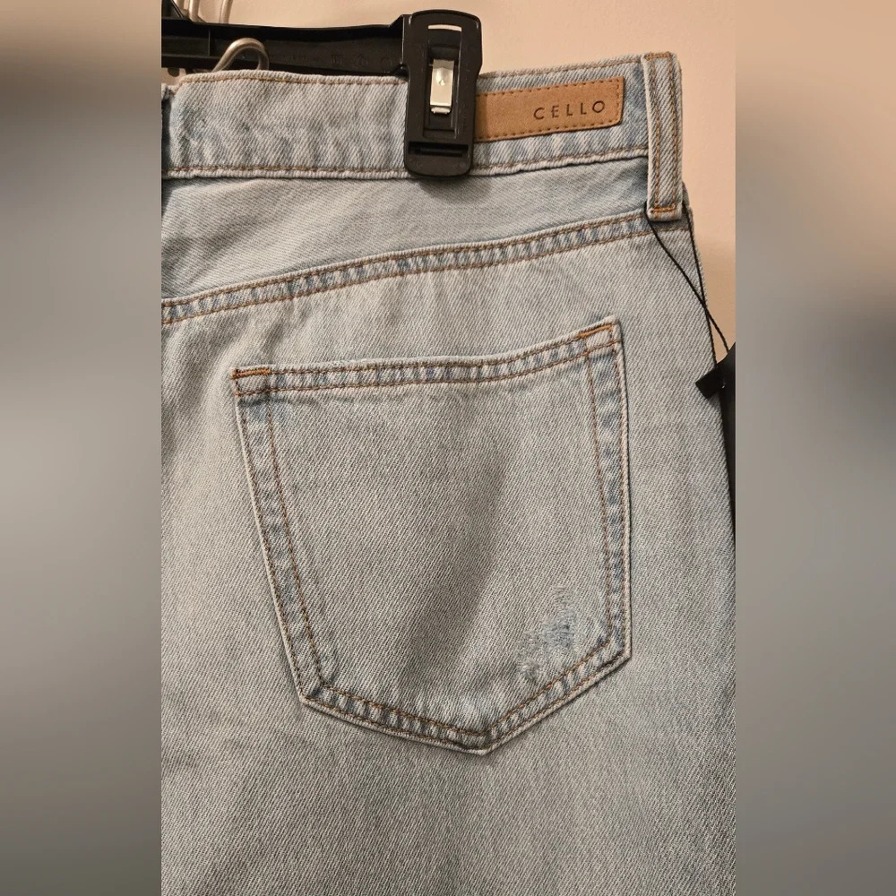 Denim Vintage - Light Wash Jeans - Picture 8 of 9